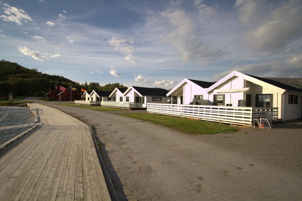 Arctic Seasport Hotel Loding Exterior photo